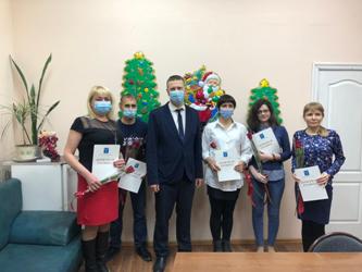 Валерий Козлов наградил Почетными грамотами Саратовской городской Думы социальных работников